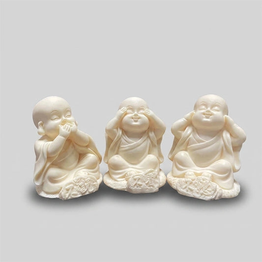 Statues Moine de la Sagesse - Trio de Moines Bouddhistes en Ivoire Végétal sur fond gris kaosix
