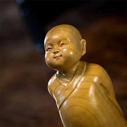 Statuette Moine Bouddhiste en Bois de Cyprès Sourire Zen kaosix 7
