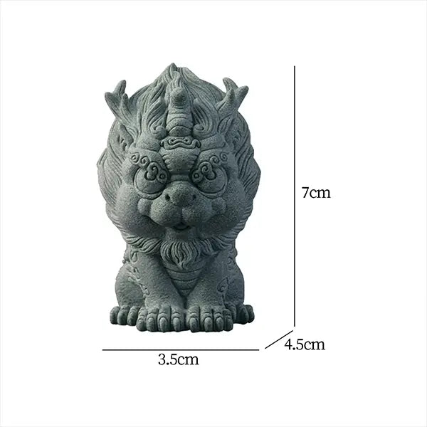 Statuette Pixiu Feng Shui en Grès Porte-Bonheur Richesse et Protection sur fond blanc avec dimensions kaosix