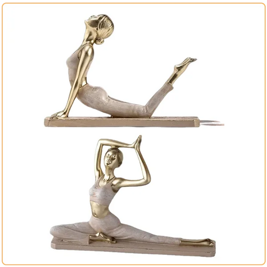 Statuettes de femmes en postures de yoga sur fond blanc Kaosix