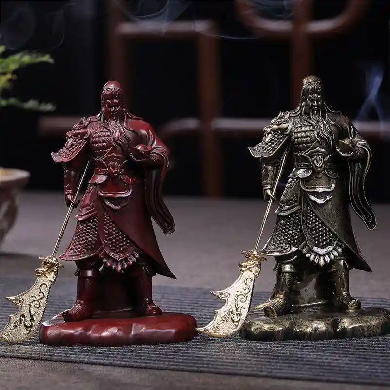 statues Guerrier Chinois Guan Yu (Guan Gong) Rouge-Brun et Bronze sur une table en bois et un fond noir kaosix