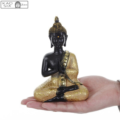 Statue anjali mudra posée sur main d'homme kaosix