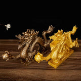 2 Statues Dragon Chinois doré et bronze Perle Feng Shui sur table en bois Kaosix