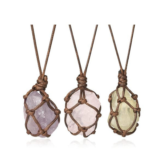 3 pendentifs pierre brute avec cordon wrap améthyste, quartz rose, citrine sur fond blanc avec cadre orange Kaosix