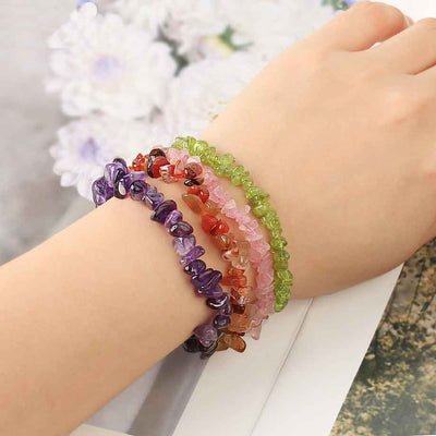 4 bracelets baroque chips de pierres différentes sur poignet de femme kaosix