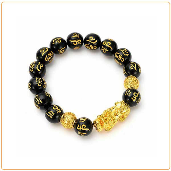 Bracelet Pi Xiu en obsidienne noire Mani Mantra sur fond blanc avec cadre orange