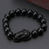 Bracelet Pi Xiu noir en obsidienne noire sur socle noir Kaosix