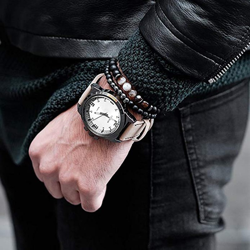 bracelet hematite homme agate onyx sur poignet d'homme avec montre