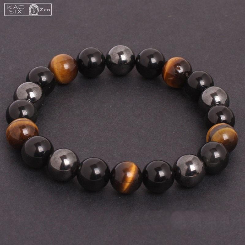 Bracelet triple protection œil de tigre hématite obsidienne noire sur fond marron