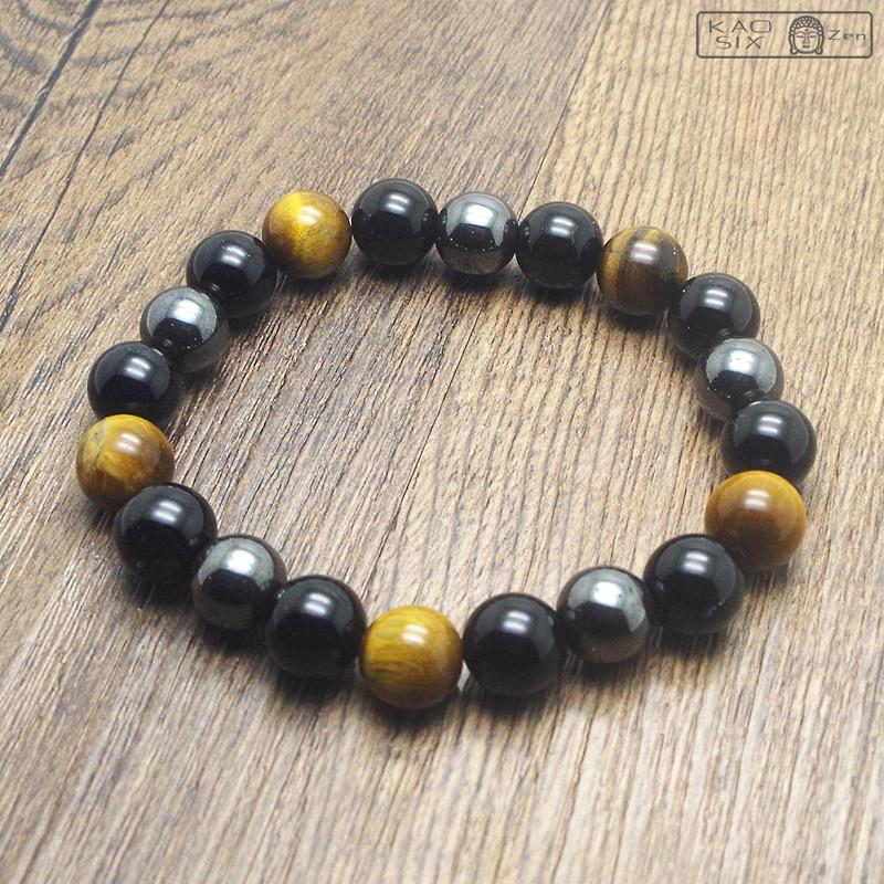 Bracelet triple protection œil de tigre hématite obsidienne noire sur plancher en bois clair