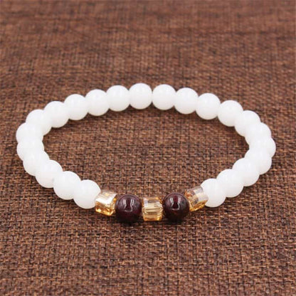 Bracelet en Calcédoine Blanche Grenat Rouge et Citrine sur une nappe marron Kaosix