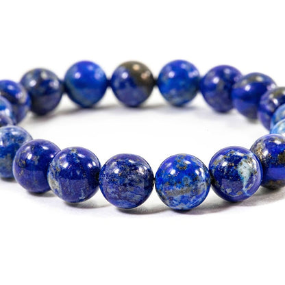 Bracelet en lapis lazuli vérité sur fond blanc et en gros plan Kaosix