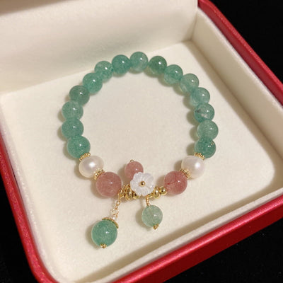 Bracelet en quartz fraise, quartz vert et quartz blanc dans une petite boite rouge et blanche Kaosix