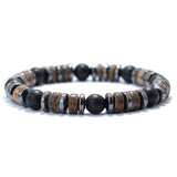 Bracelet homme onyx noir hématite bois de cocotier sur un sol blanc Kaosix