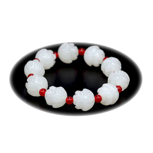 Bracelet jade blanc lotus sur fond blanc Kaosix