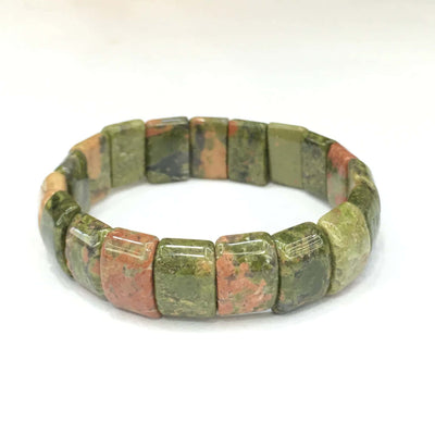 Bracelet pierres plates (plaquettes) unakite sur un sol blanc Kaosix