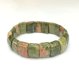 Bracelet pierres plates (plaquettes) unakite sur un sol blanc Kaosix