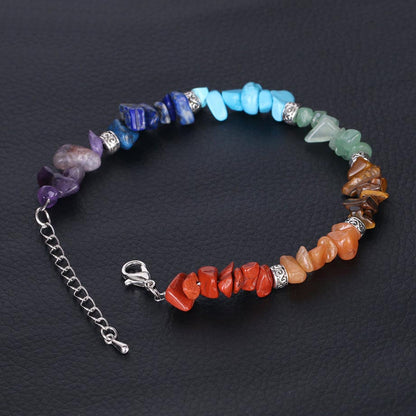 Bracelet reiki 7 chakras chaine ouverte et posé sur cuir bleu Kaosix