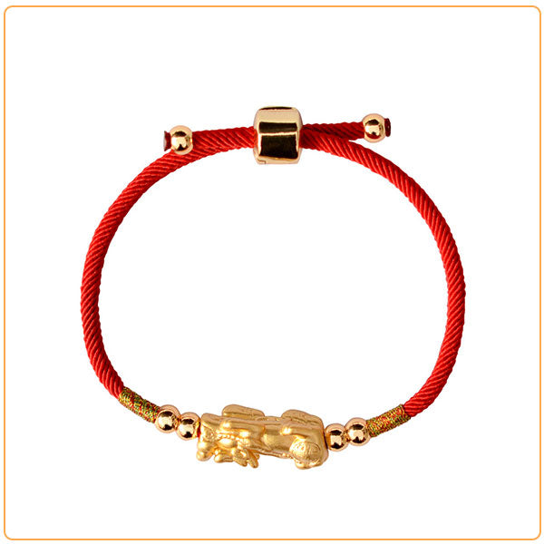 Bracelet rouge Pixiu Feng Shui sur fond blanc avec cadre orange Kaosix