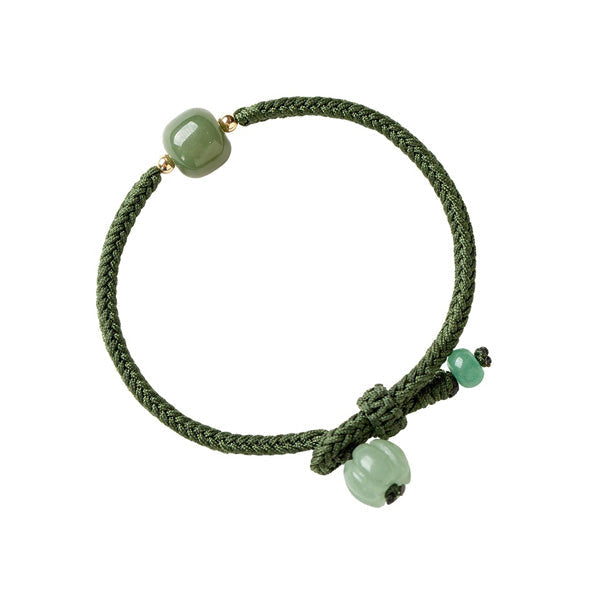 Bracelet tressé perles vertes en jade de Hetian sur fond blanc avec cadre orange Kaosix