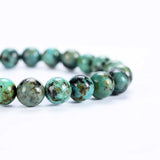 Gros plan de Bracelet en turquoise africaine évolution boule 8 mm sur fond blanc Kaosix
