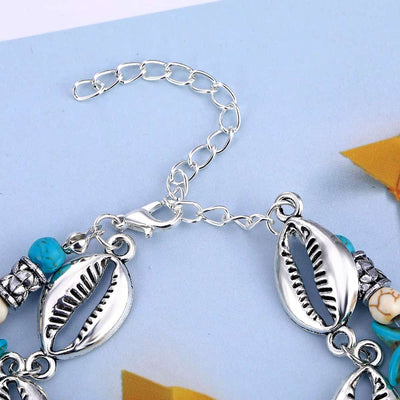 Gros plan sur le fermoir mousqueton du Bracelet de cheville en coquillages cauris étoiles de mer avec amulette tortue de mer Kaosix
