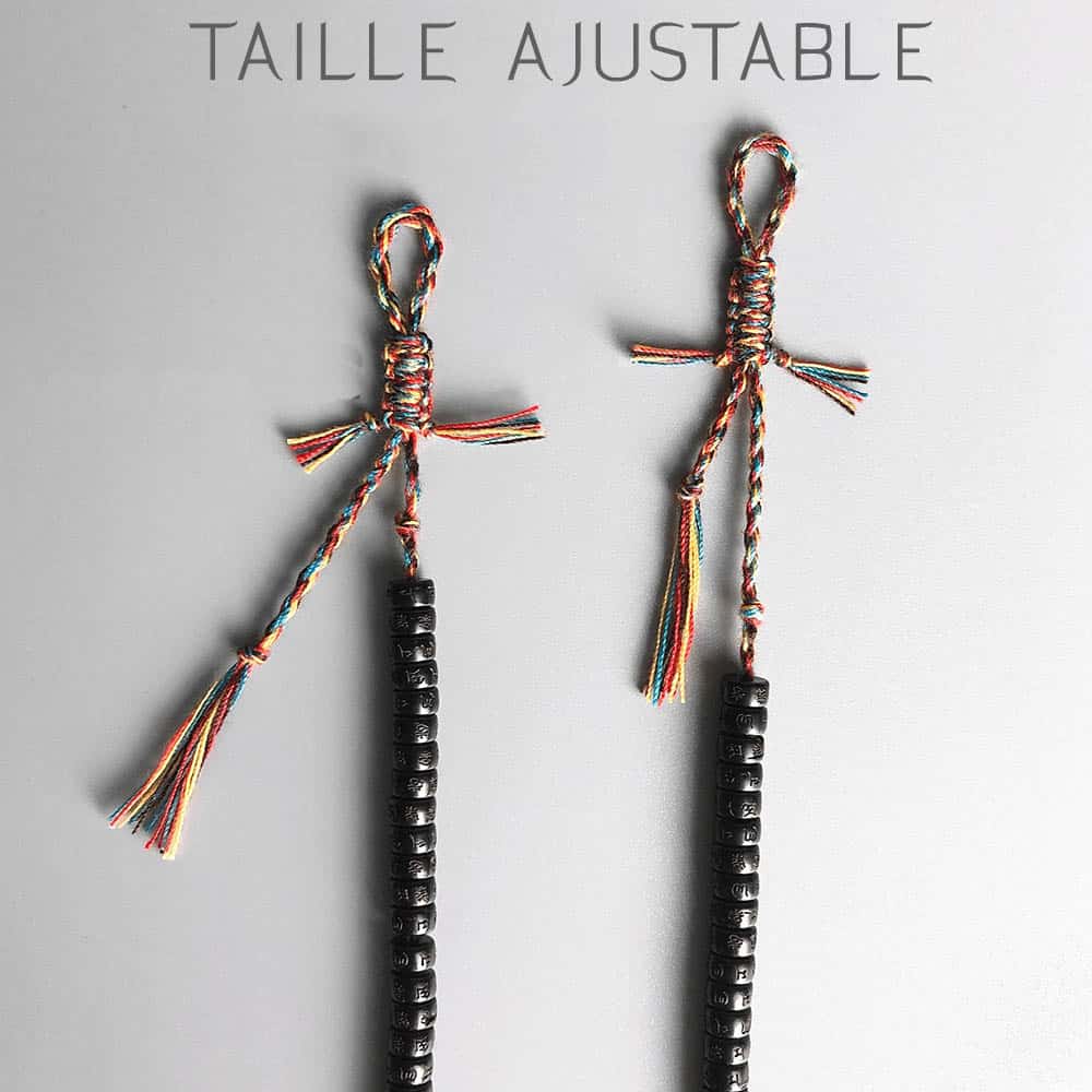 Gros plan sur le noeud ajustable du bracelet tibétain coquille de coco mantra  Kaosix