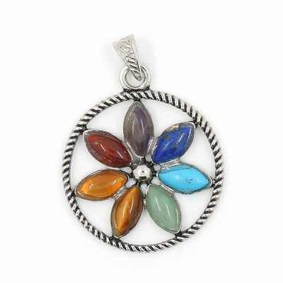 Pendentif 7 chakras symbole Pétale sur fond blanc Kaosix