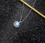 petit pendentif labradorite argent sur fond noir et brillant 
