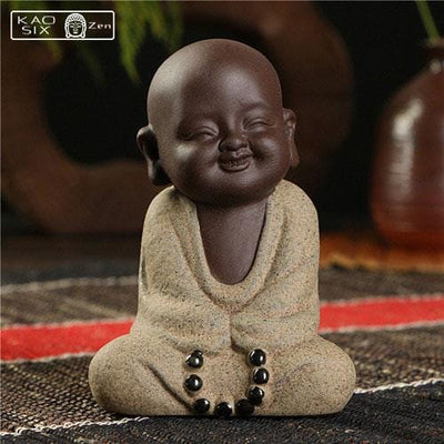 Petit moine bouddhiste robe beige sagesse Kaosix
