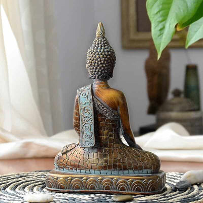 Petite statuette bouddha assis Thaïlande posture de lappel de la terre vue de dos kaosix