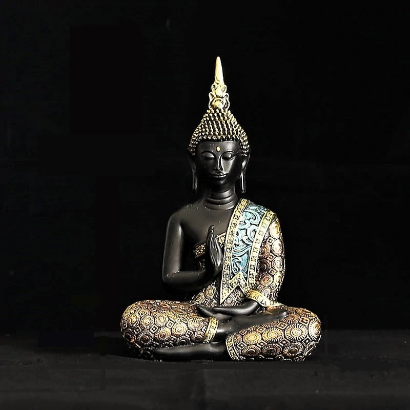 Statue Bouddha intérieur Abhaya Mudra sur fond noir Kaosix