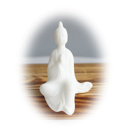 Statuette bouddha assis 4 postures Le Bouddha de la protection sur fond blanc avec carde orange Kaosix