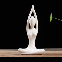 Statuette yoga femme posture du lotus sur fond blanc Kaosix