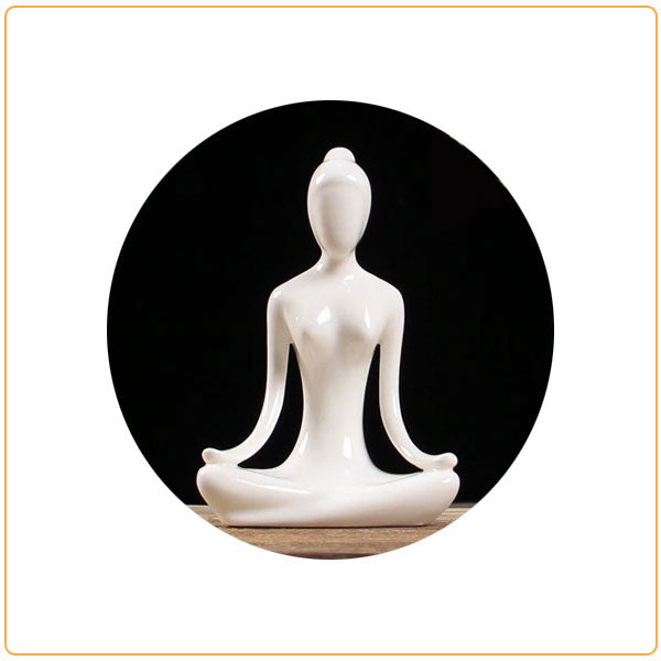 Statuette yoga femme posture du lotus