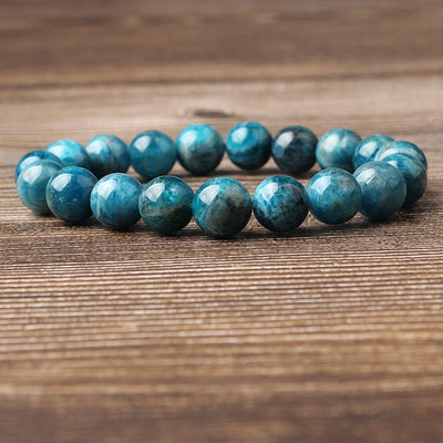 bracelet apatite bleue pour maigrir sur table en bois