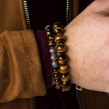 bracelet de protection en œil de tigre sur poignet homme kaosix