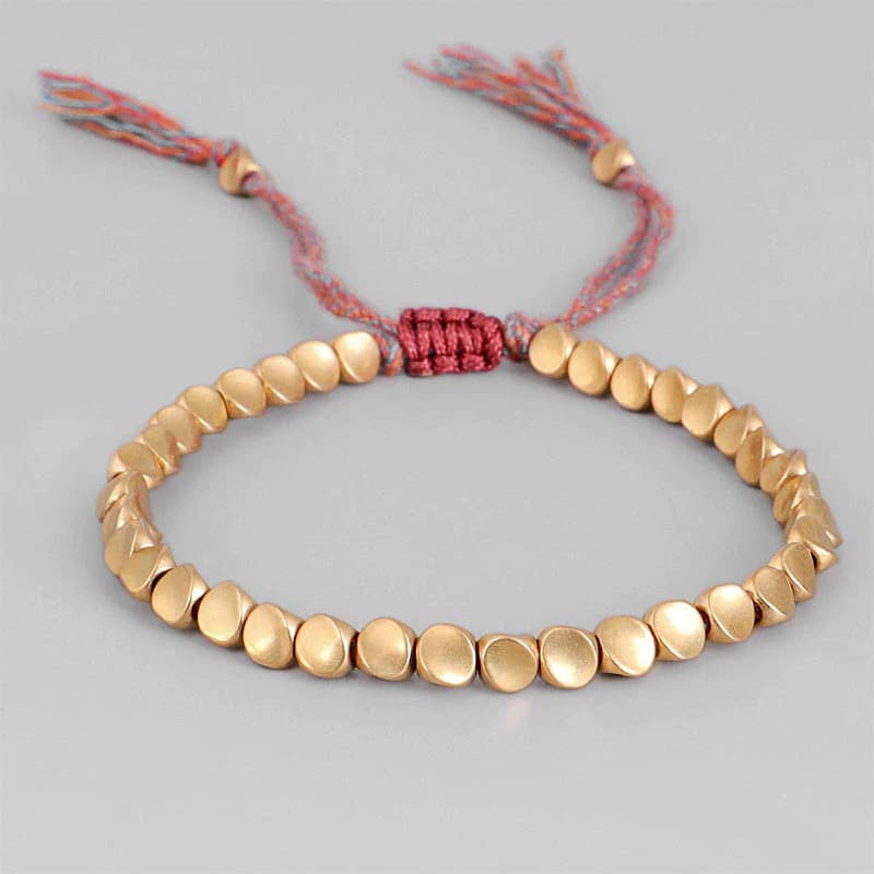 bracelet tibétain en perles de cuivre sur sol gris 2 Kaosix