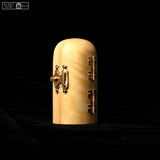 Trois statues Bouddha coffret cylindrique en bois refermé sur fond noir